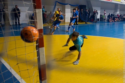 В гонке бомбардиров лидирует нападающий "КПРФ-д"